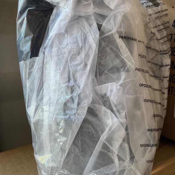 LOUNGEFLY HOCUS POCUS COSPLAY BINX WITH CANDLE RETIRED BKPK - Picture 2 of 3